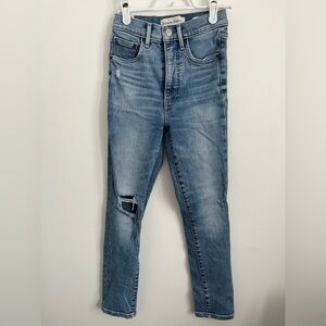 Aritzia Denim Forum Lola High Rise Skinny Crop light wash distressed - US 24